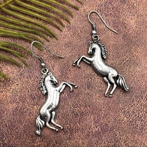 🌼 Horse Silver Dangle Earrings
